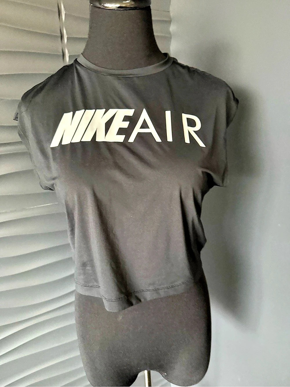 Nike Pro Women'Small Dri-FIT Short-Sleeve Cropped Graphic Top Cropped Graphic